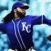 Cueto poncha 7, pero sale sin decisión en su debut con Kansas City